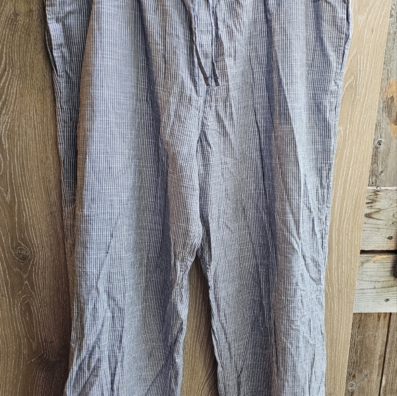 Levi's Grey and White Stripped Cotton Joggers Wide Leg Pants - Picture 6 of 6